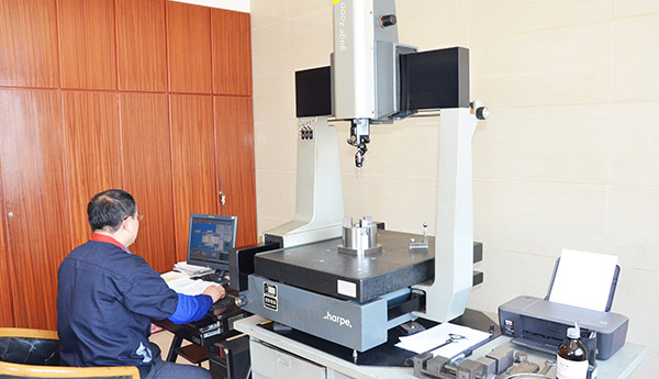 Do you know how the front-mounted pneumatic chuck works?